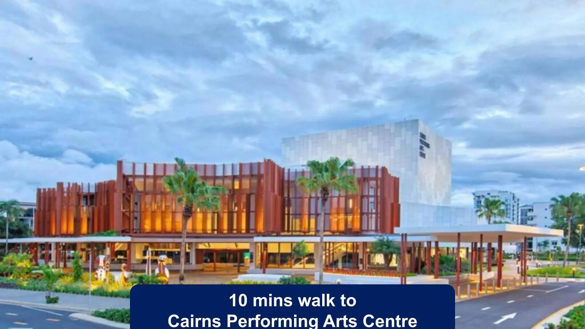 Cairns Penthouse - Private Rooftop Outdoor Gym, Spa & Tv Area With Sunset & Mountain Views