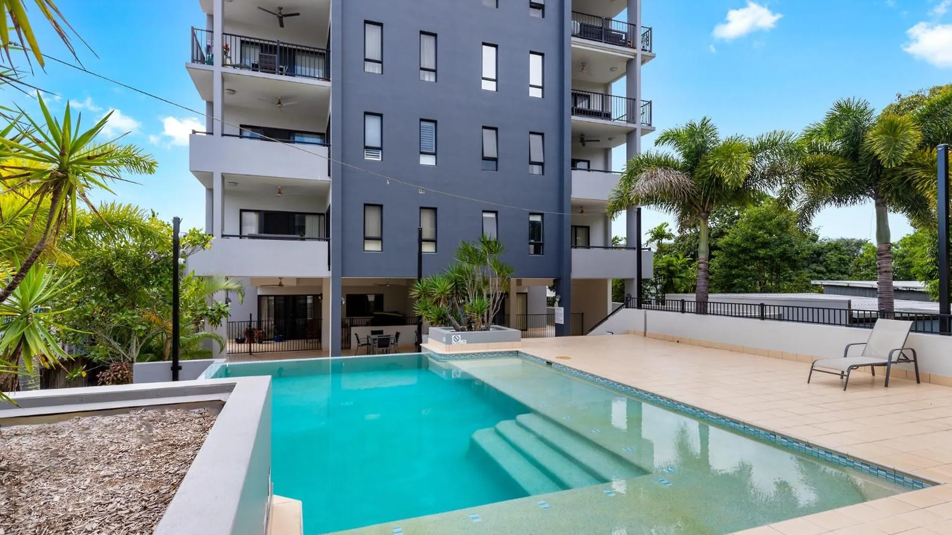Apartment Cairns Penthouse - Private Rooftop Outdoor Gym, Spa & Tv Area With Sunset & Mountain Views Australia